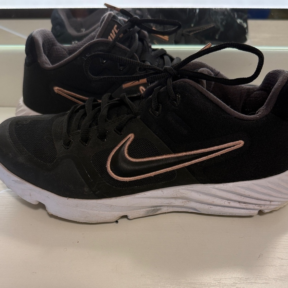 Nike Women's Black and Pink Sneakers